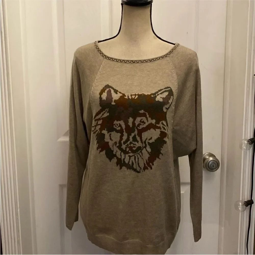 Willow & Clay Brown Sweater with Wolf Design, M